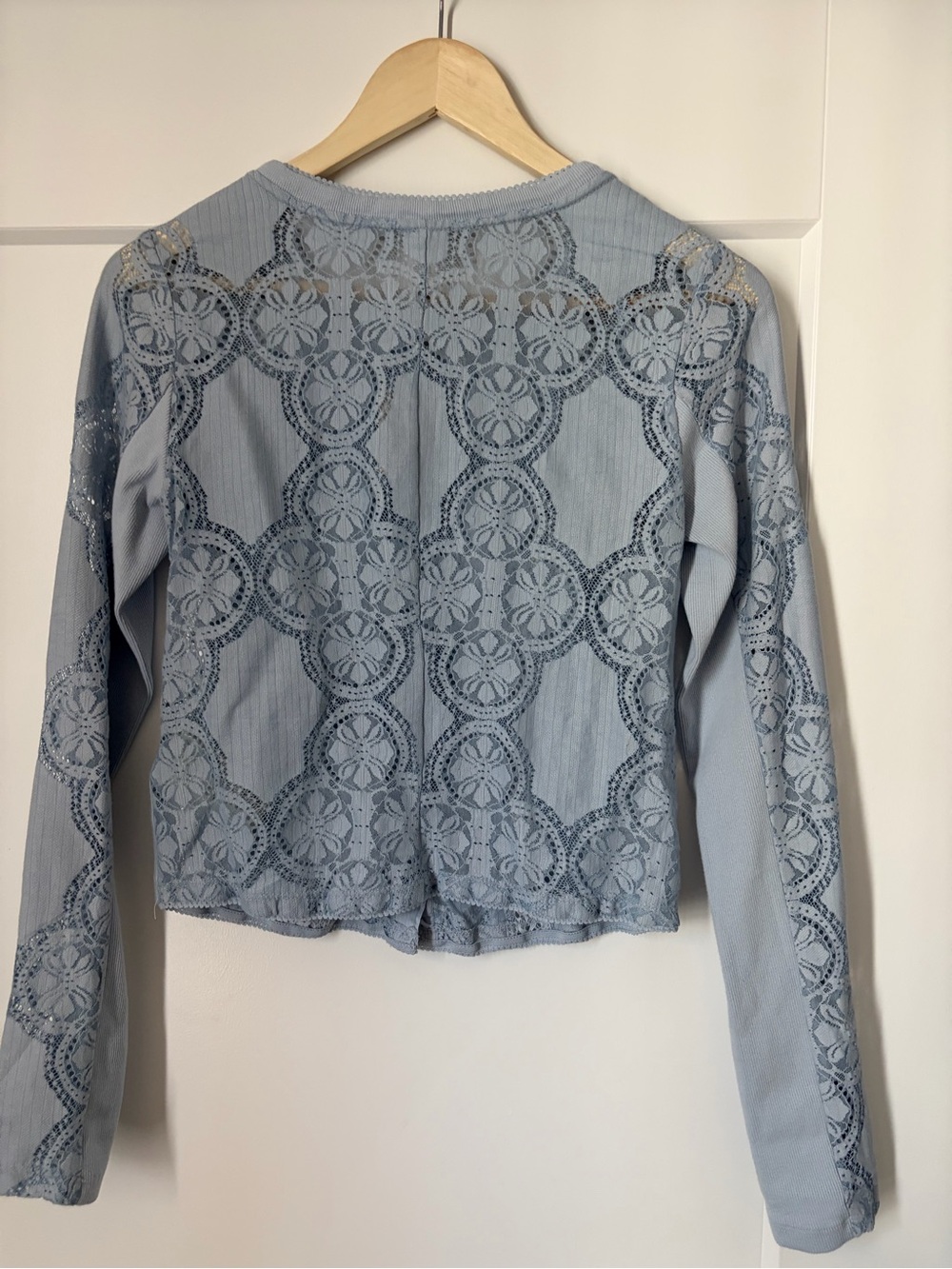 FREE PEOPLE beautiful long sleeve Jae knit top. NWT - Picture 2 of 4